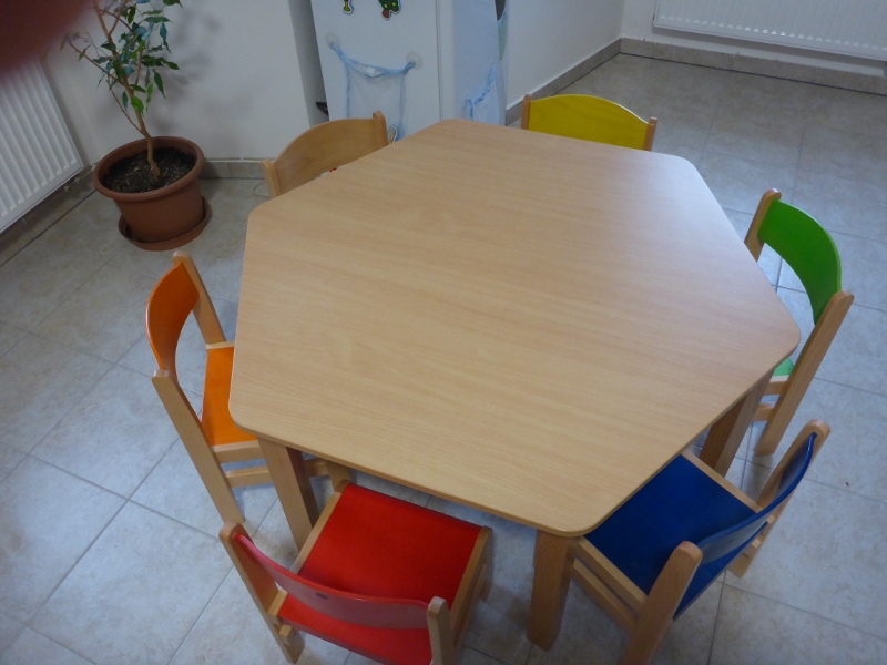 12jidelni stul